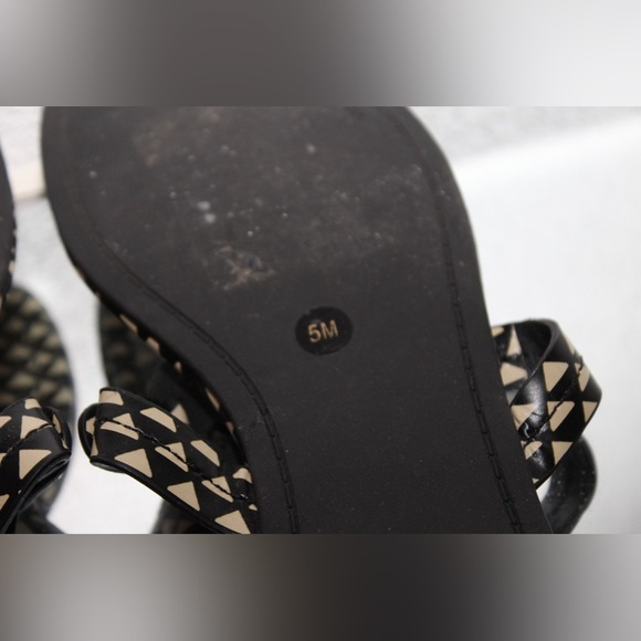 Tory Burch Miller Flip Flop Sandals Triangle Geo Print Women’s Size 5 - Picture 4 of 4